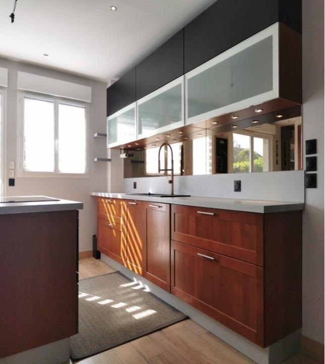 Cuisine avant rénovation avec vinyle adhésif - État initial